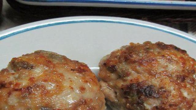 Биточки с сыром и печенным баклажаном