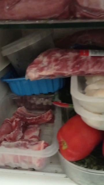 У МЕНЯ ЦЕЛЫЙ ХОЛОДИЛЬНИК МЯСА