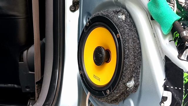 Нет предела совершенству: Акустика SQ Recoil RLX65 в штатные места автомобиля