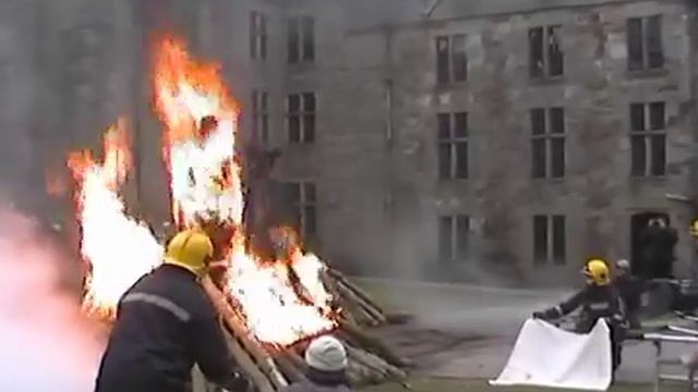 Актер на съёмках максимально реалистичной огненной сцены