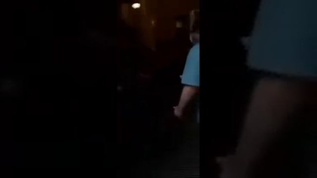 мужчина с гранатой угрожает взорвать киев a man with a grenade