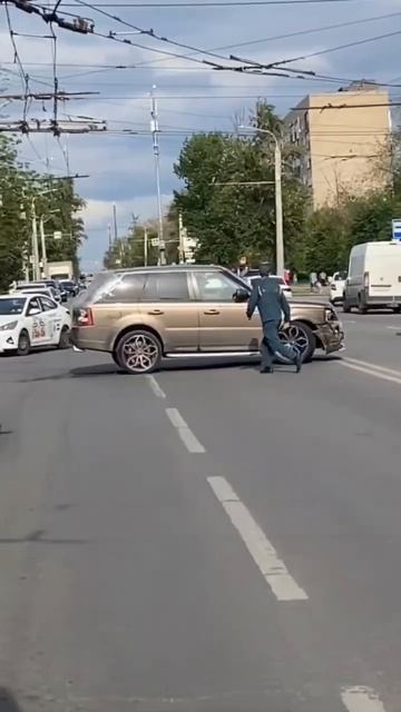 МАССОВОЕ СТОЛКНОВЕНИЕ: на перекрестке Малиновского и Коммунистического произошло крупное ДТП.