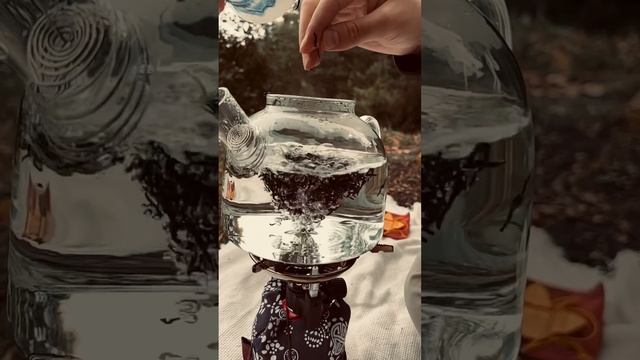 Атмосфера варки чая на открытом огне