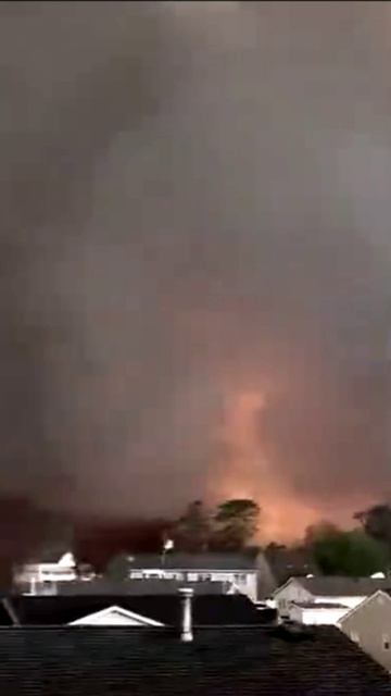 Пылающий лесной пожар в округе Оушен США