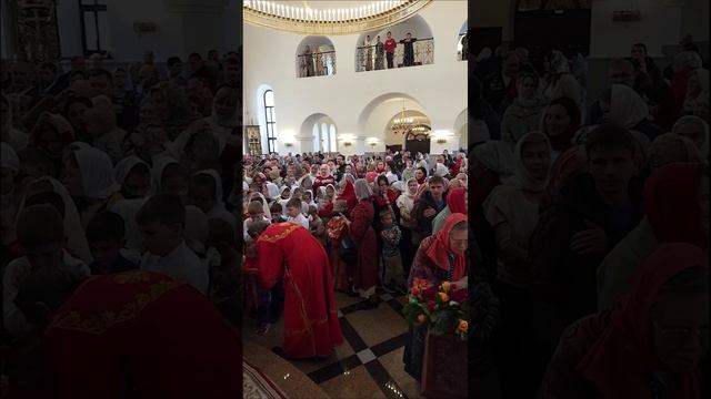 Епископ Кирилл совершил Литургию в Георгиевском храме посёлка Голубое