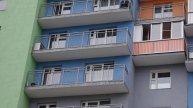 В КРАСНОЯРСКЕ РАЗДЕТОГО МАЛЬЧИКА НА БАЛКОНЕ СПАСЛА СОСЕДКА