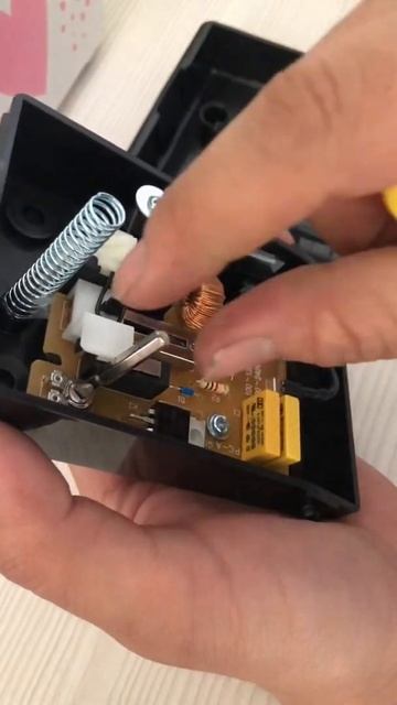 Тұрмыстық тігін машинасының жылдамдығын азайту. Быто?