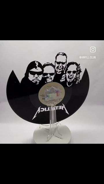 Часы из виниловой пластинки Metallica, без подложки.