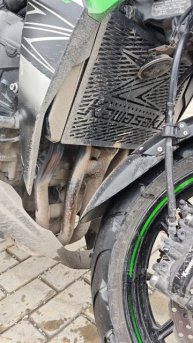 Мотоцикл Kawasaki Z1000 передний брызговик в слякоть