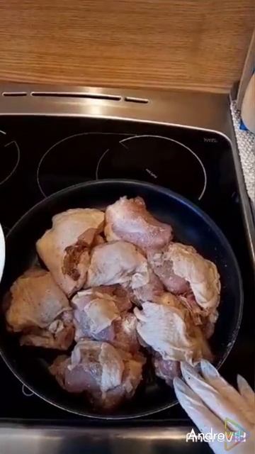 ВТОРЫЕ БЛЮДА.
ЗАПЕКАЕМ В ДУХОВКЕ КУРОЧКУ С ХРУСТЯЩЕЙ КОРОЧКОЙ-ПОЛУЧИТСЯ У ВСЕХ!