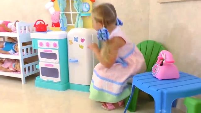 Диана и Рома - Диана как МАМА и Куклы пупсики Беби Бон
