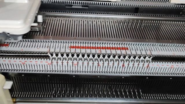 Узор "кукурузка" на вязальной машине Silver Reed.