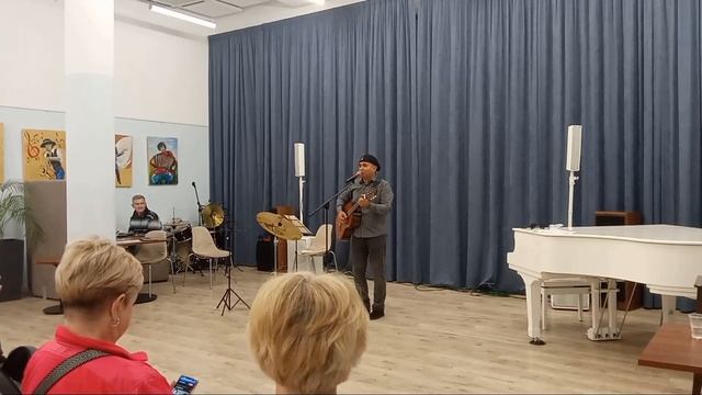 Рики и Повери. Концерт в Москве ЦМД Ломоносовский..Красотка из Братеево Надя и Олимп.Россия.