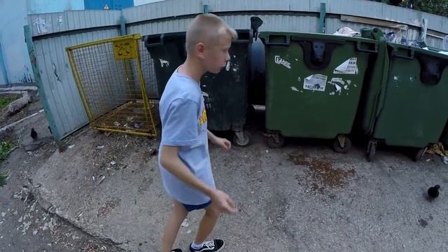 ЗАКИНУЛ ГРИФЕРА В МУСОРНЫЙ БАК В РЕАЛЬНОЙ ЖИЗНИ  ШКОЛЬНИК СДЕЛАЛ ЭТО РАДИ СПИННЕРА