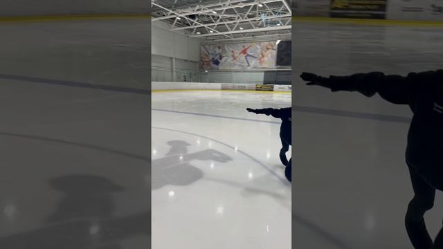 Целеустремленные юные фигуристки на весеннем сборе 😎