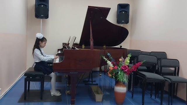 Калмурзаева Амина И. Сперонтес Менует G dur (1 кл. 7 лет)