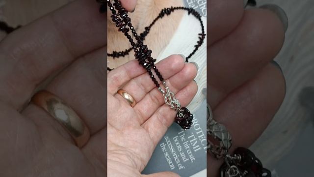 Подвеска-гроздь из крошки граната и хрустальных бусин