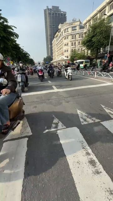 Как переходят дорогу во Вьетнаме