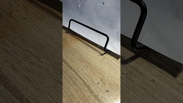 пистолет с пулями сильно стреляет парочку салатовых и парочку зелёных