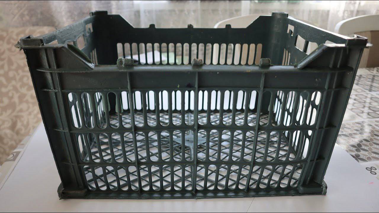 Подобрала на рынке 3 пластиковых ящика и 2 мешка. Из этого добра сделала удобную вещь для хозяйства