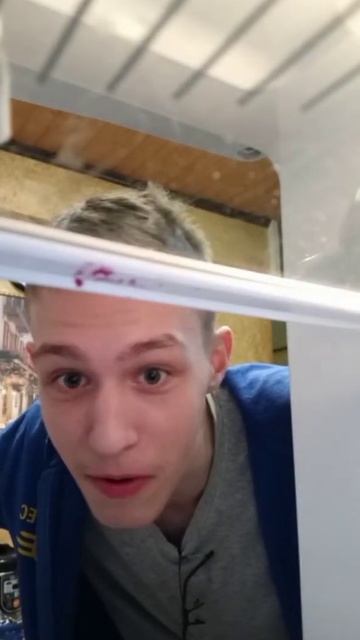 А что вы делаете в моем холодильнике???