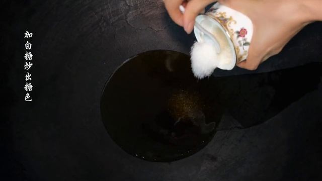 Донг Хуан готовит лапшу с курицей по Синьцзянски