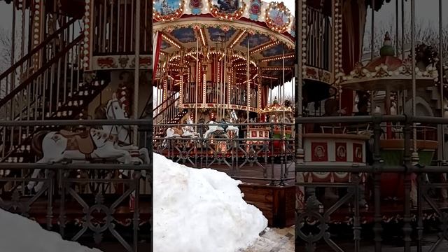 Парк на Сухонской, карусель, каток.