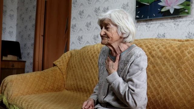 80 лет Победы: В Амурском районе чествуют ветеранов памятными табличками