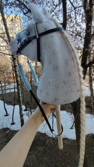 Хоббихорс реалистичный, вес 500гр уши подвижные, рот от?