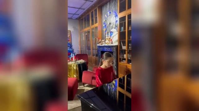 Успехи обучения игры на фортепиано, ученица Алана из И