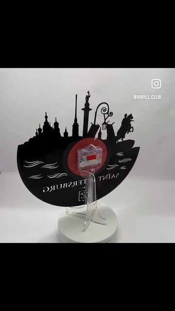 Часы из виниловой пластинки «Saint Petersburg», без подложки.