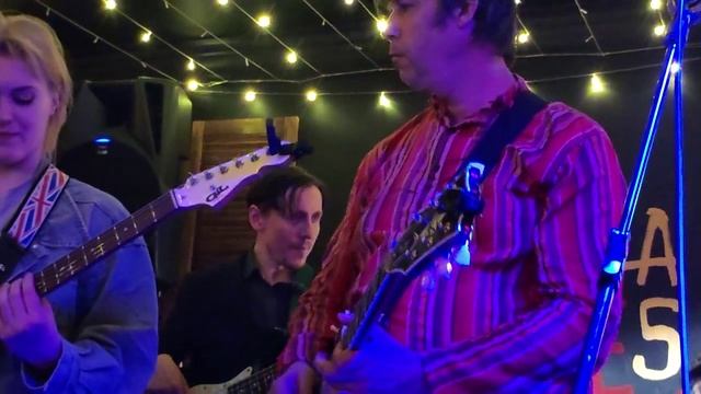 Sonya and The Blues Bees - Shake Your Boogie
