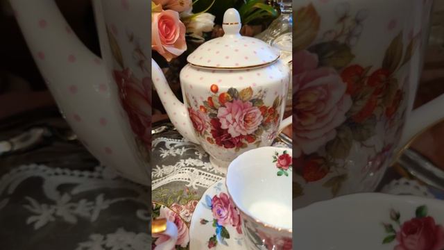 Английский чайник и конфетница с прорезным фарфоро в ?
