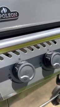shows us how she makes Korean-style Short Ribs on her Freestyle 425 Gas Grill 👌