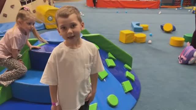 Матвей Класс - Играем в детской комнате