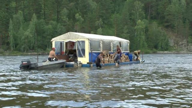 На плоту за туманом
