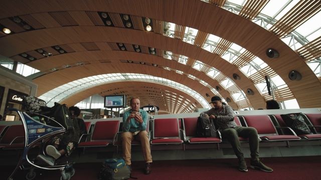 3723432-uhd_4096_2160_24fps