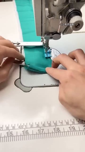 Устройство для выполнения отделочного стежка
