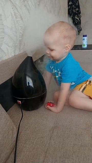 Рома и увлажнитель #дети #ребёнок #baby #сын #like