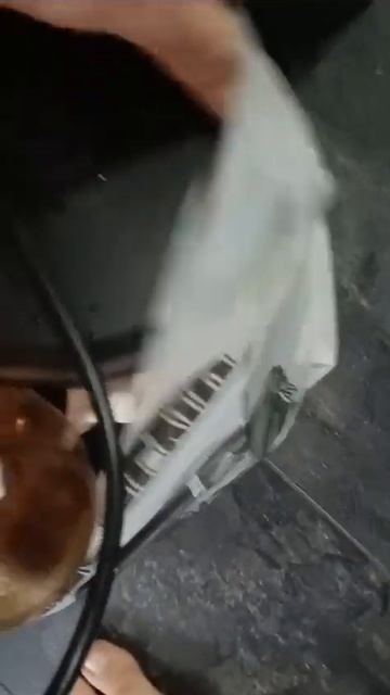 У Олега сломался  новый чайник.