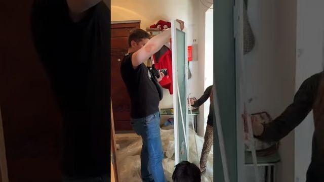 Какие они счастливые. Радуются каждой мелочи
