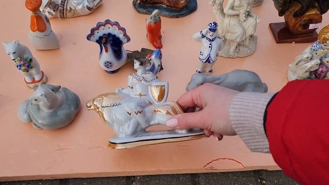 Снова пришла на барахолку в России. Смотрю Советский ф
