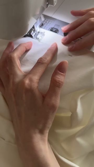 Легко и на швейной машинке обрабатываю низ футболки#п?