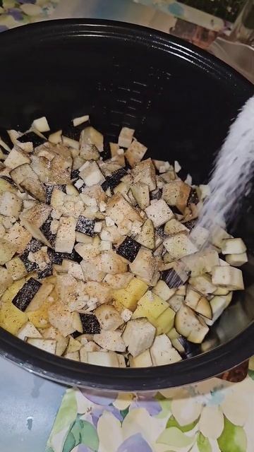 Картошка с баклажанами в мультиварке