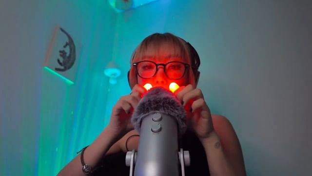 Yoba ASMR. Тихий голос, звуки рта, движения рук, аппетитные пальчики-фонарики.