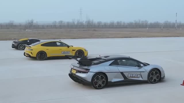 Xiaomi SU7 Ultra сразится с мировыми суперкарами — Ferrari, Bugatti и Porsche!
