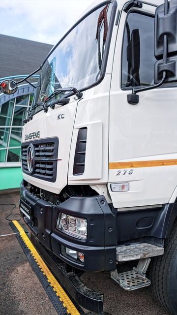 Самосвал Dongfeng KC NEW 8x4 и КМУ Dongfeng KC-F представлены на выставке «Будпрагрэс-2025» в Минске
