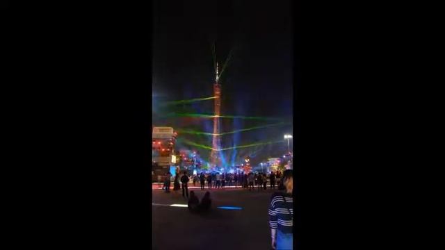 Гуанчжоу. Центральная площадь ночью. Лазерное шоу
