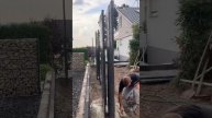 Весьма необычный получается забор.