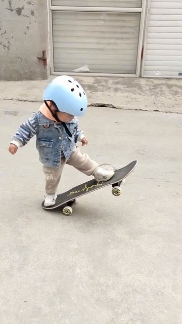 Cute boy skating #shortsvideo
